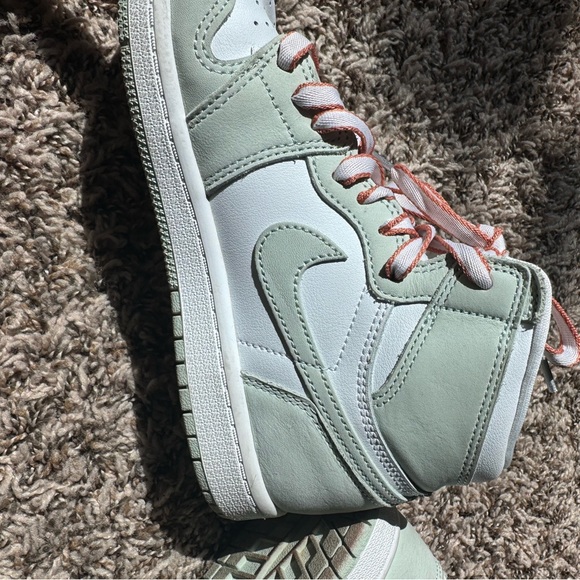 Air Jordan 1 Retro High OG high-top Seafoam/Healing Orange/White. - Picture 4 of 5